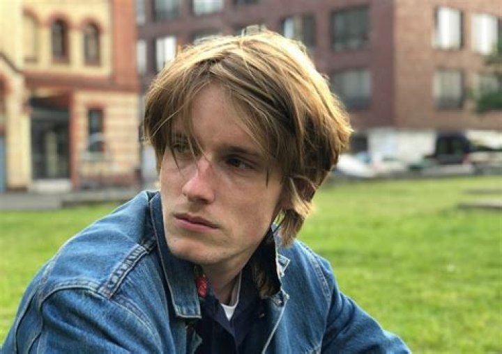 Louis Hofmann's Parents And Their Influence